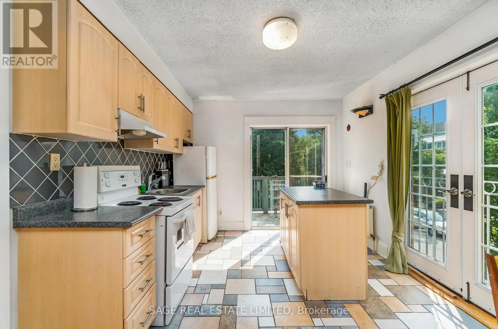UPPER - 325 LIPPINCOTT STREET