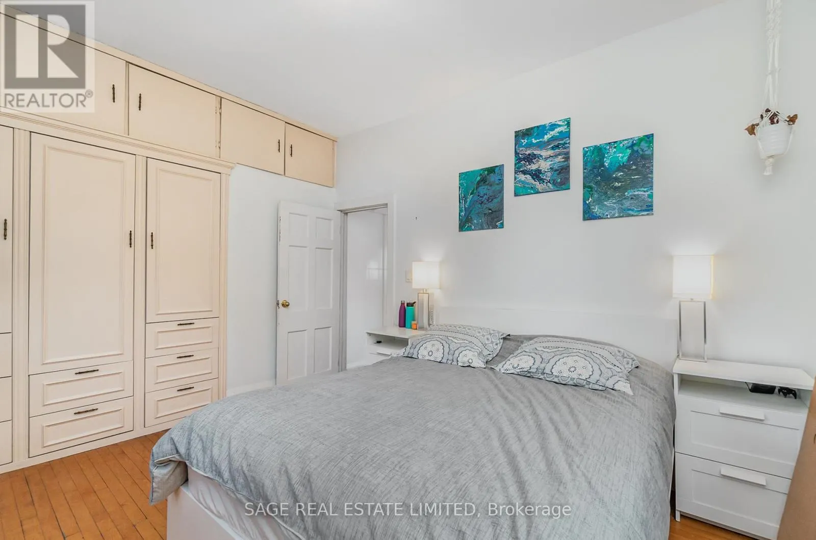 UPPER - 325 LIPPINCOTT STREET