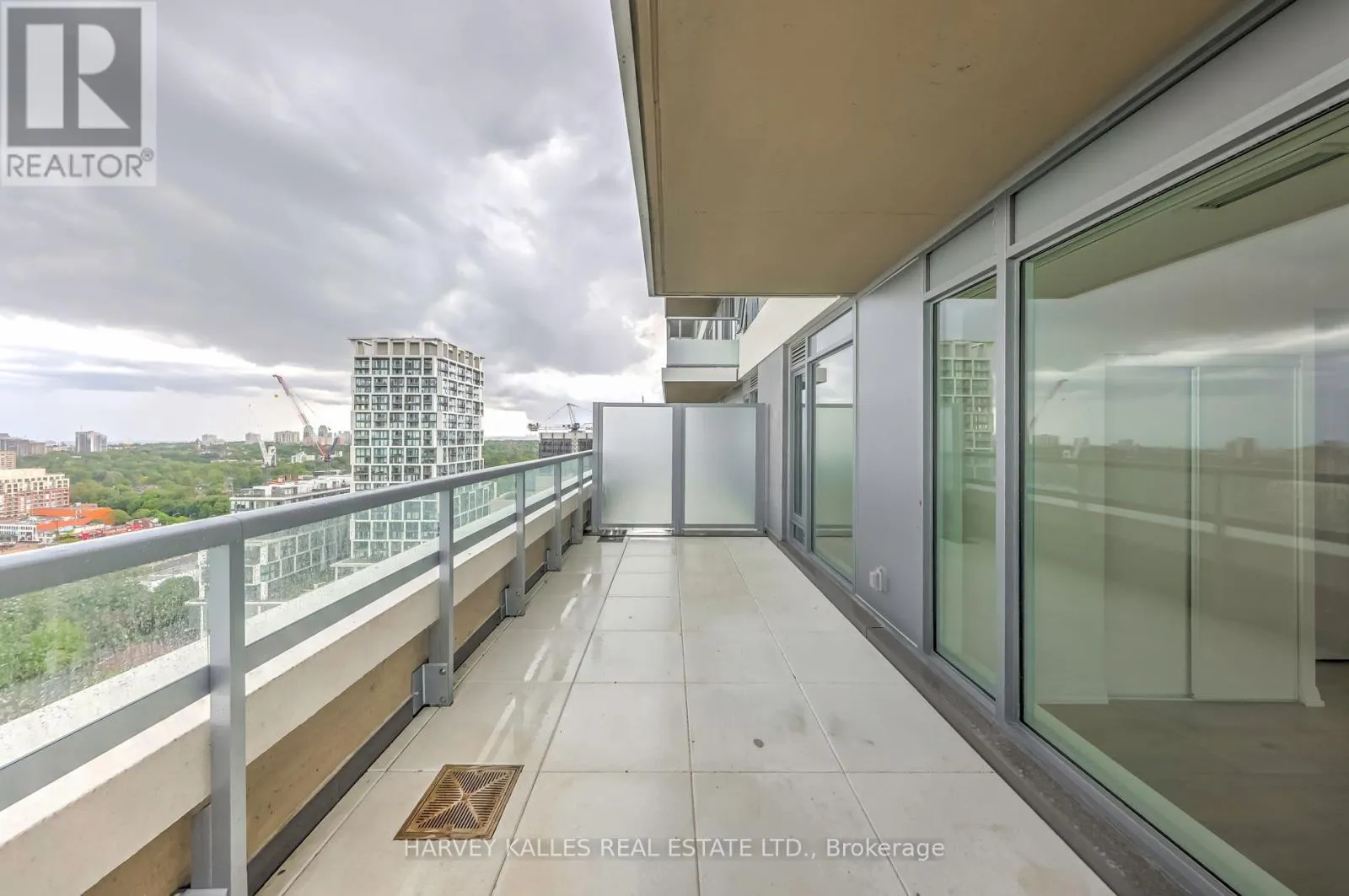 2407 - 25 HOLLY STREET