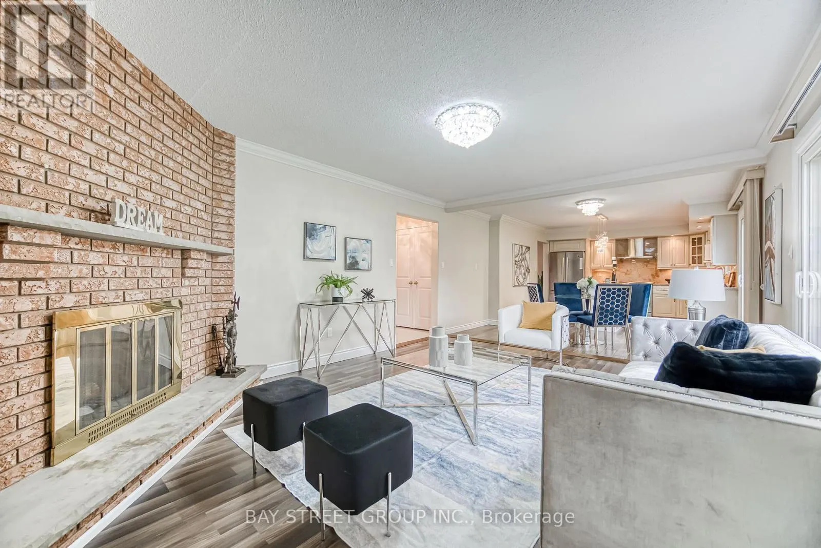627 CONACHER DRIVE