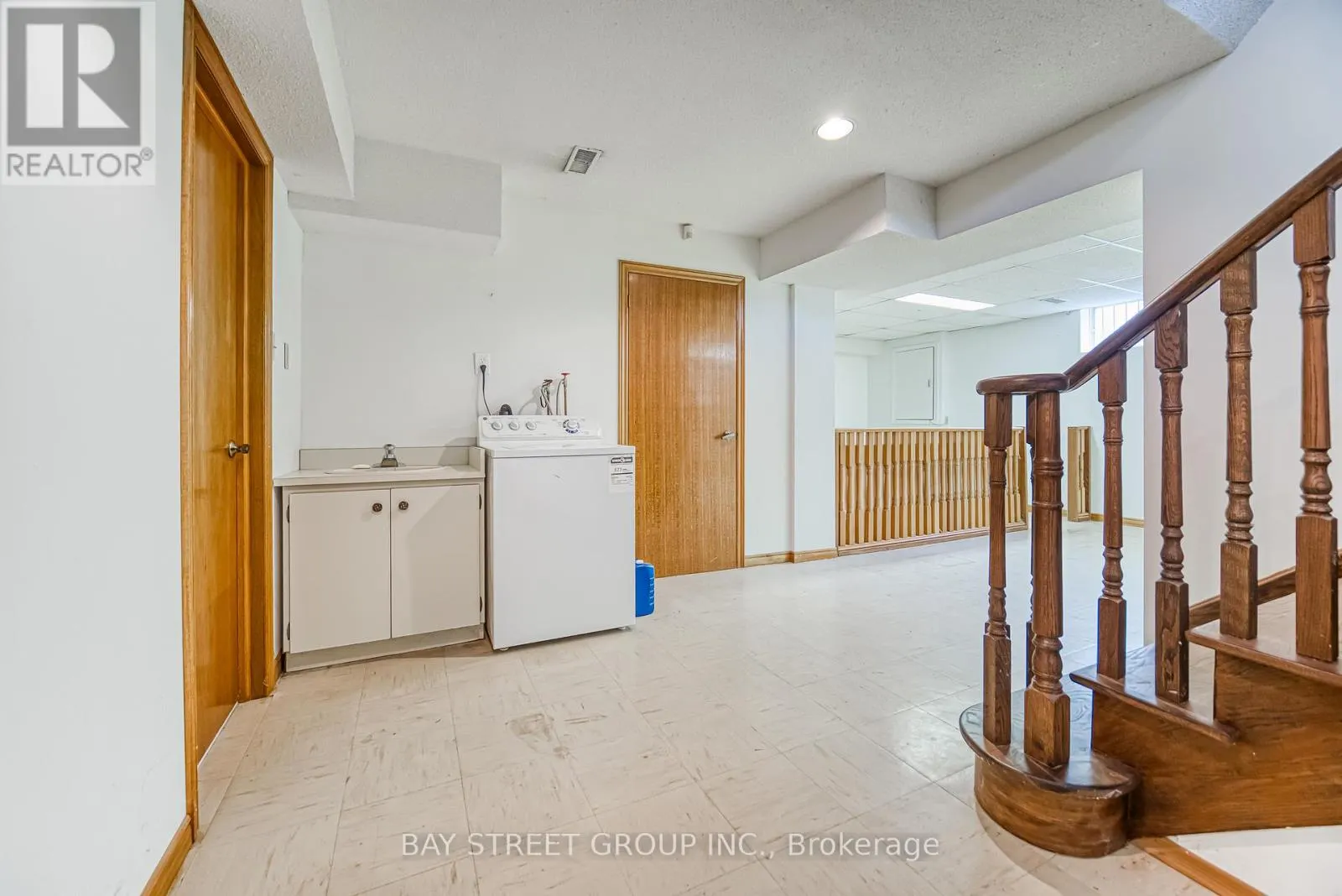 627 CONACHER DRIVE