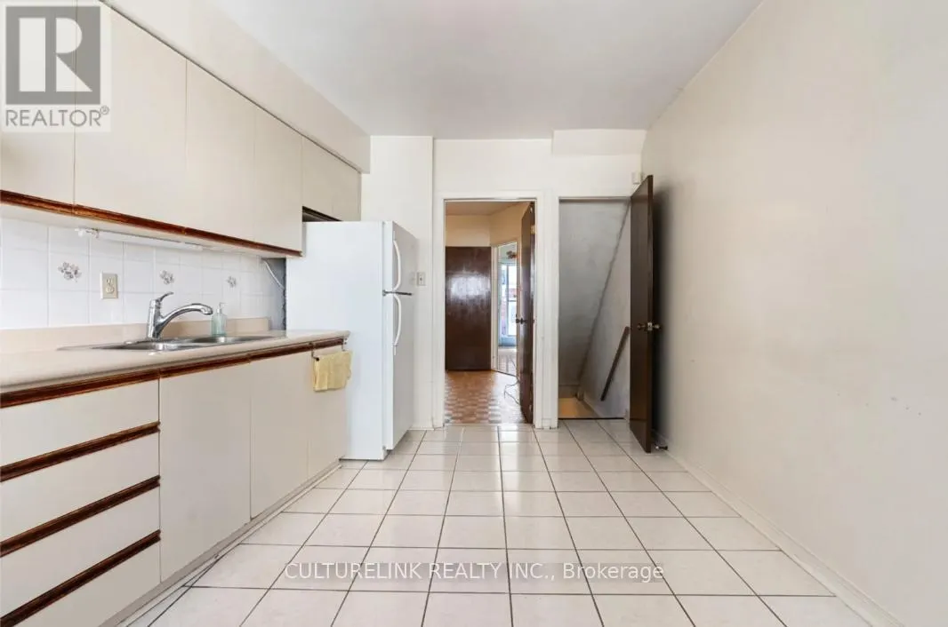 10 CLINTON PLACE