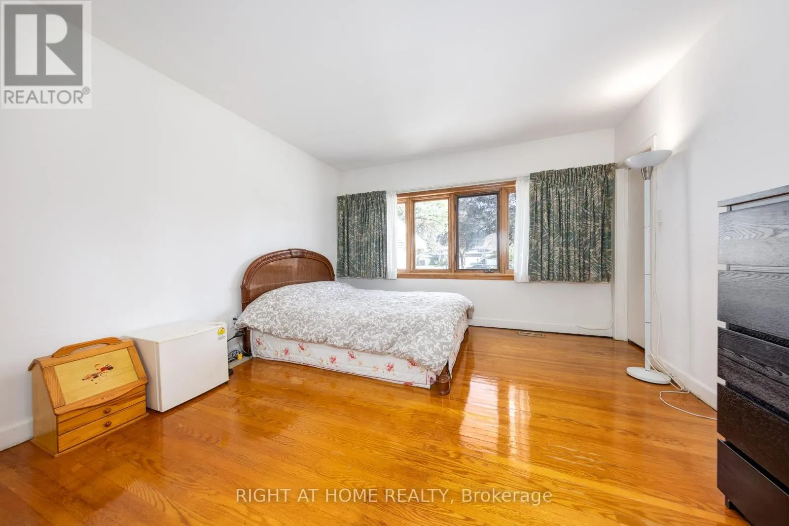 32 DONNA COURT