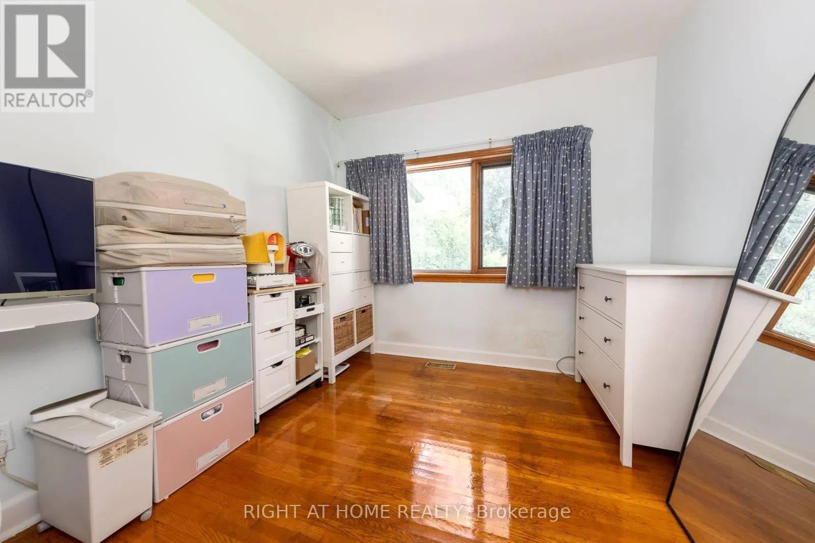 32 DONNA COURT