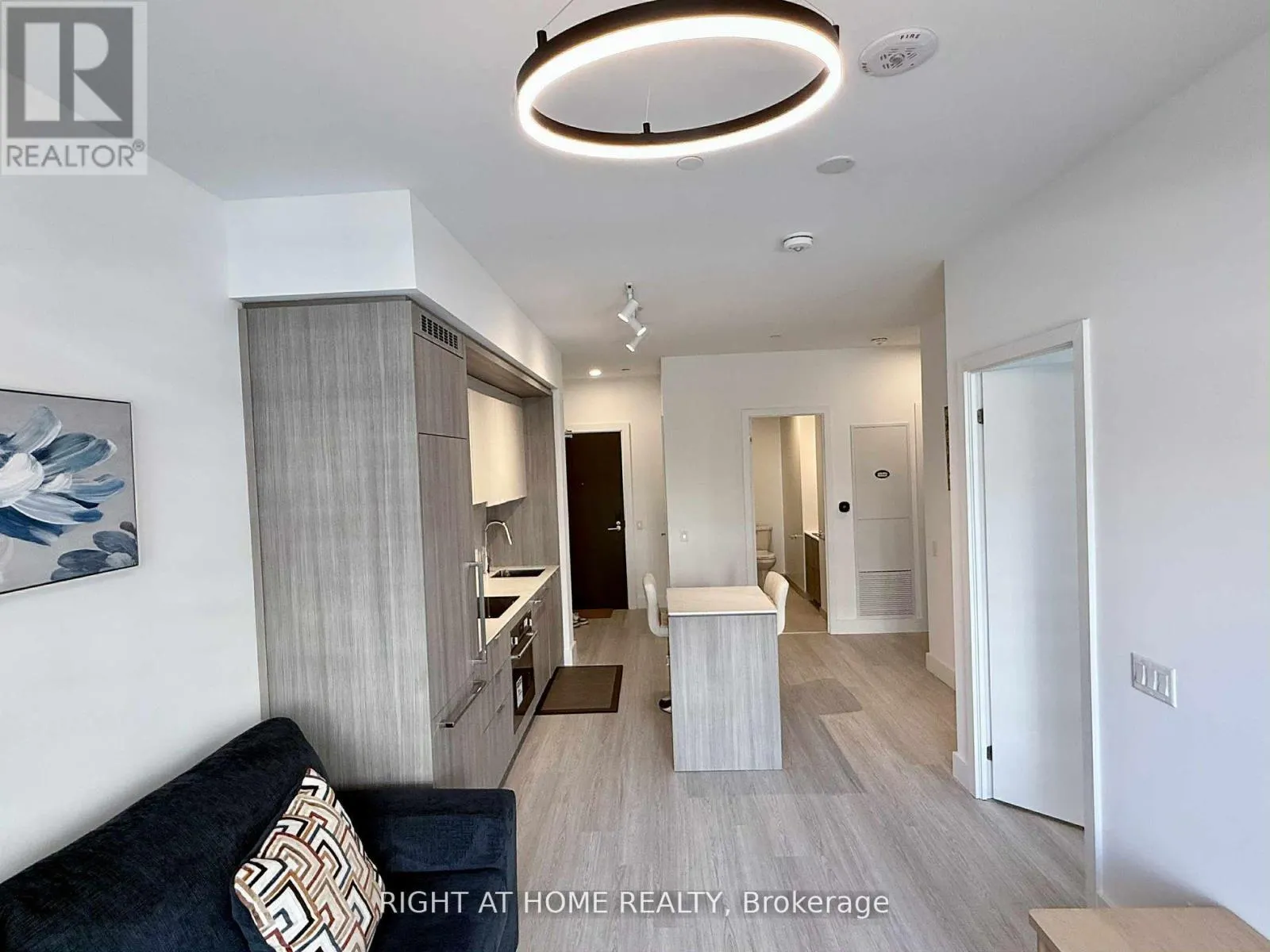 227 - 6 GREENBRIAR ROAD