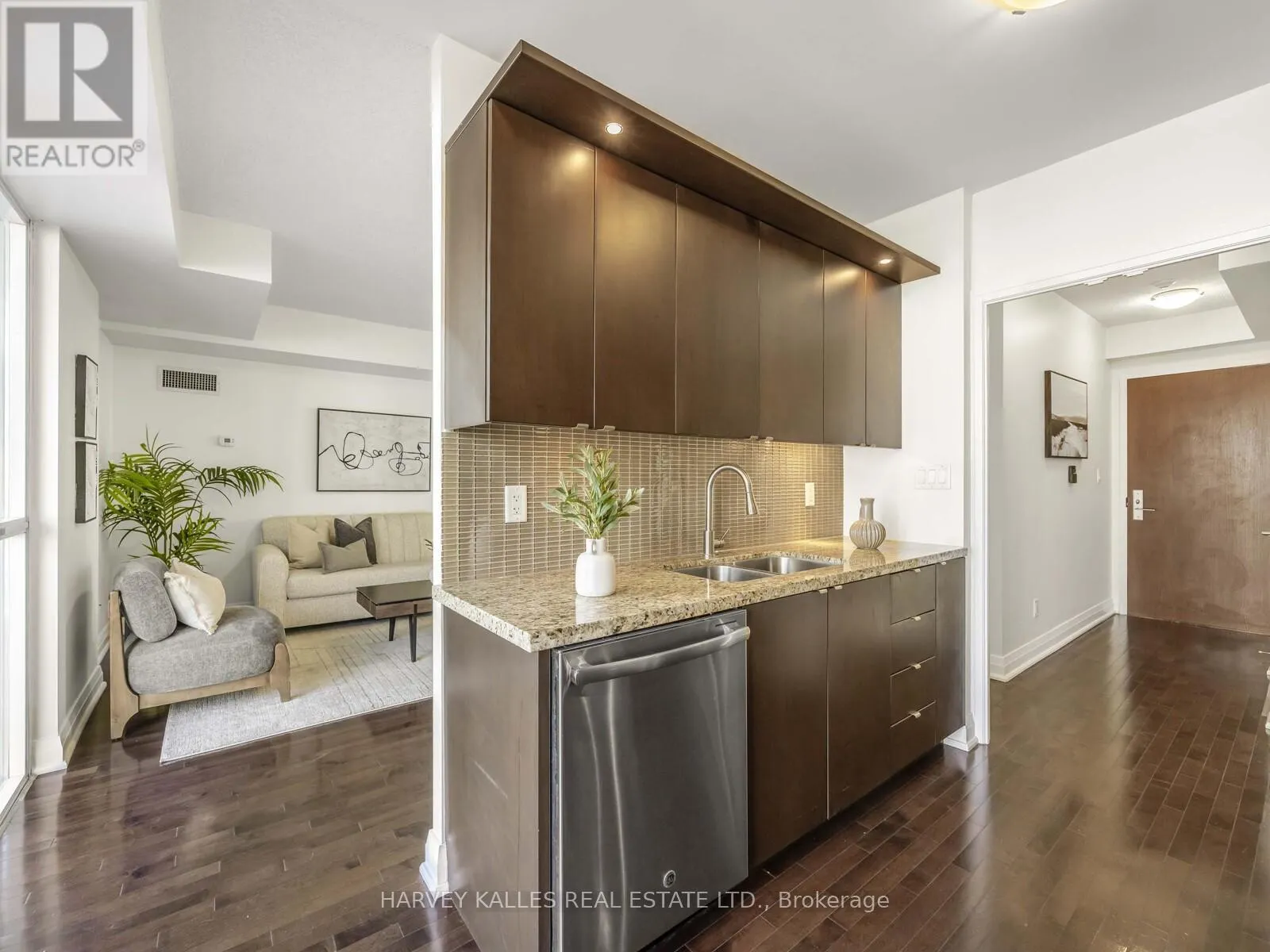 606 - 1430 YONGE STREET