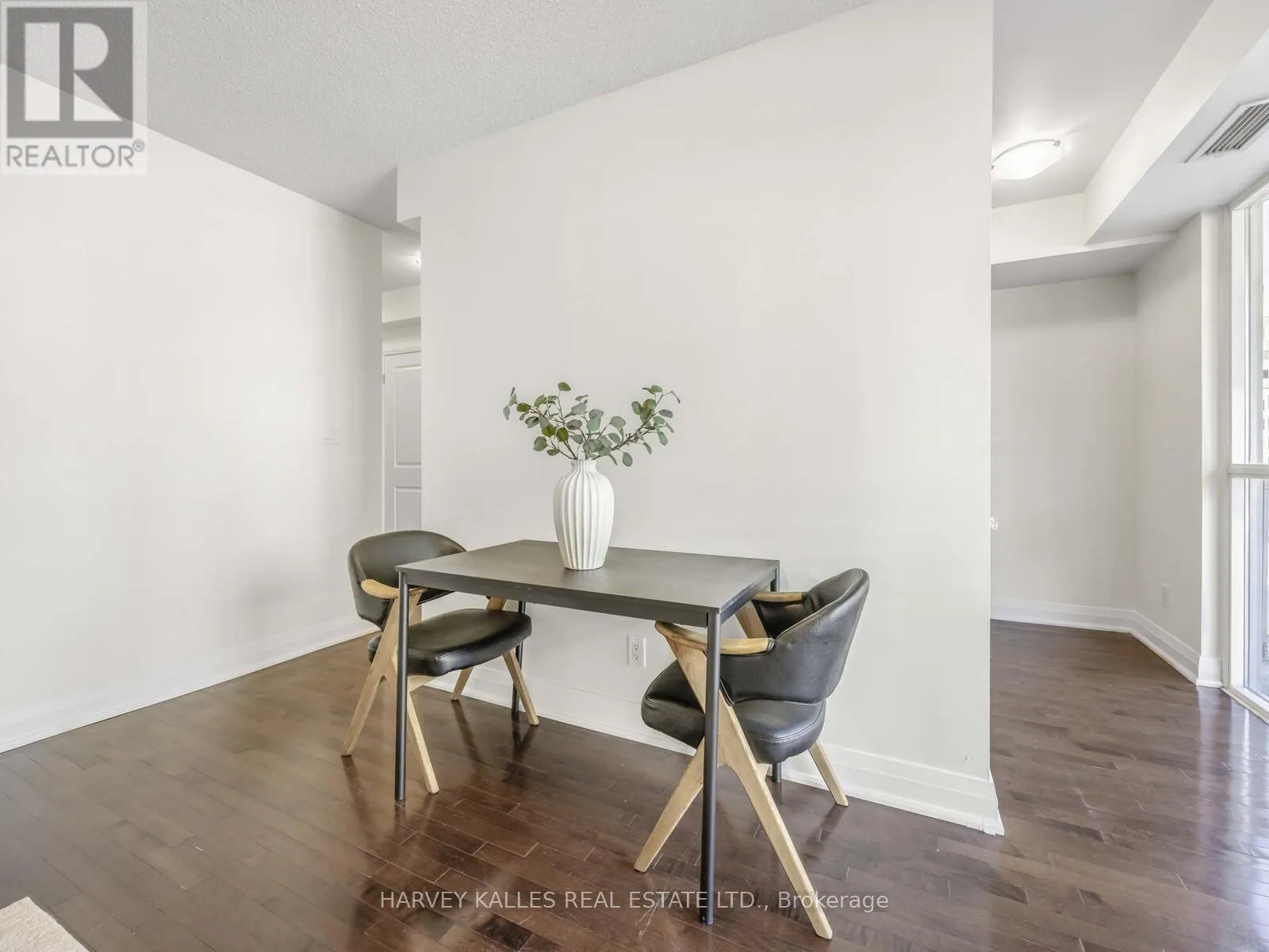 606 - 1430 YONGE STREET