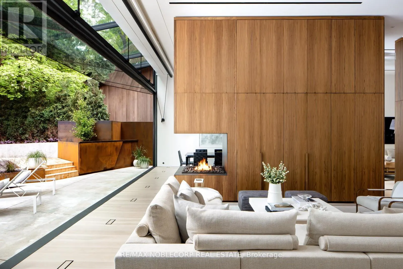 7 WAXWING PLACE