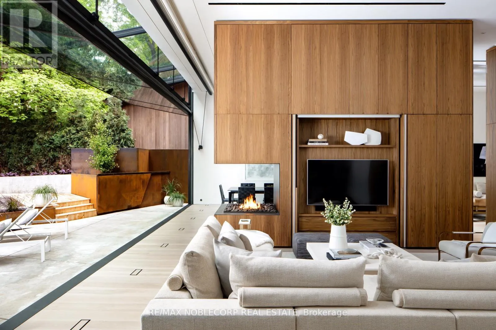 7 WAXWING PLACE