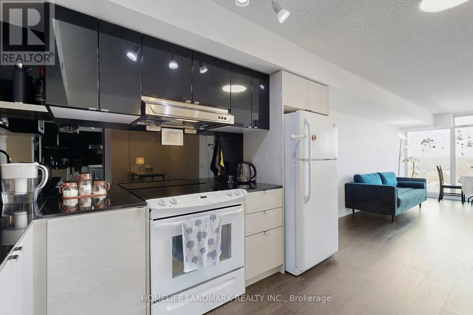 1509 - 72 ESTHER SHINER BOULEVARD