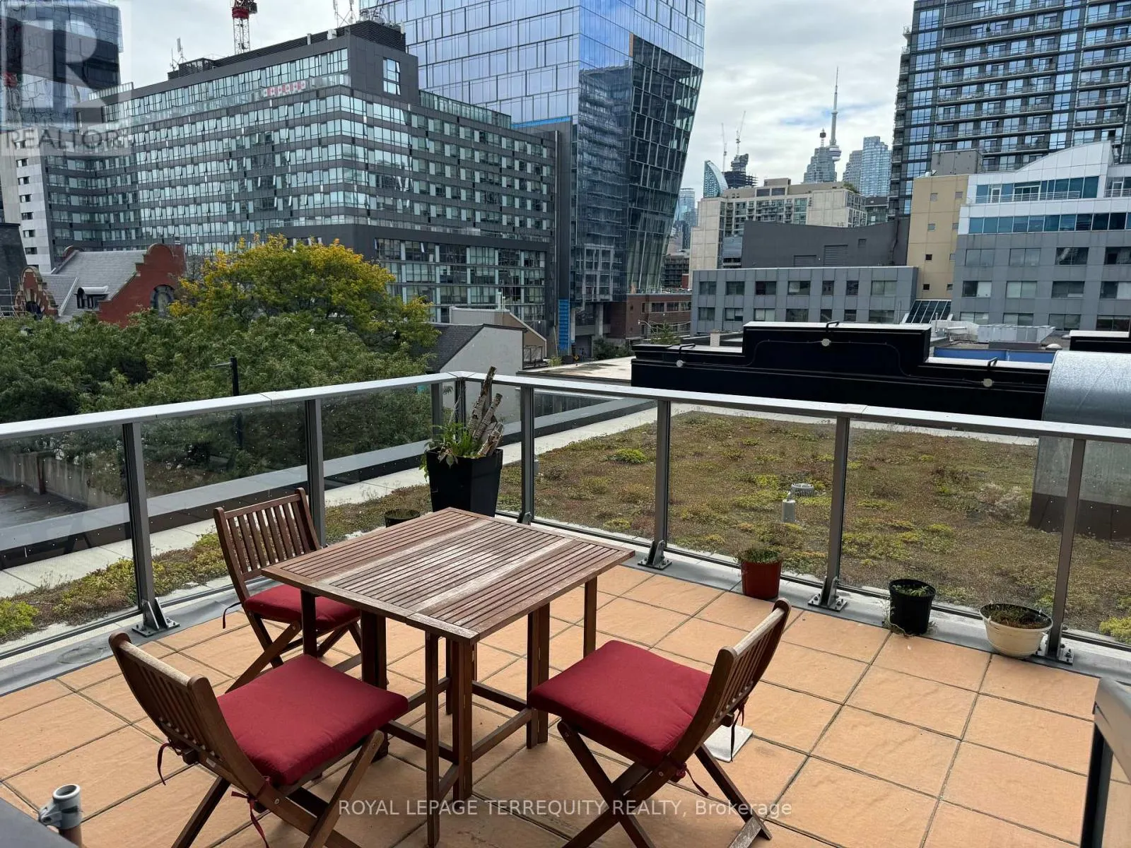 421 - 120 PARLIAMENT STREET