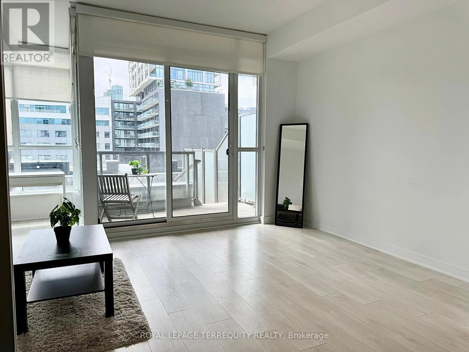 421 - 120 PARLIAMENT STREET
