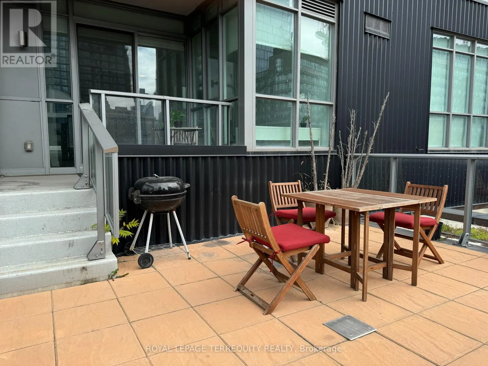 421 - 120 PARLIAMENT STREET