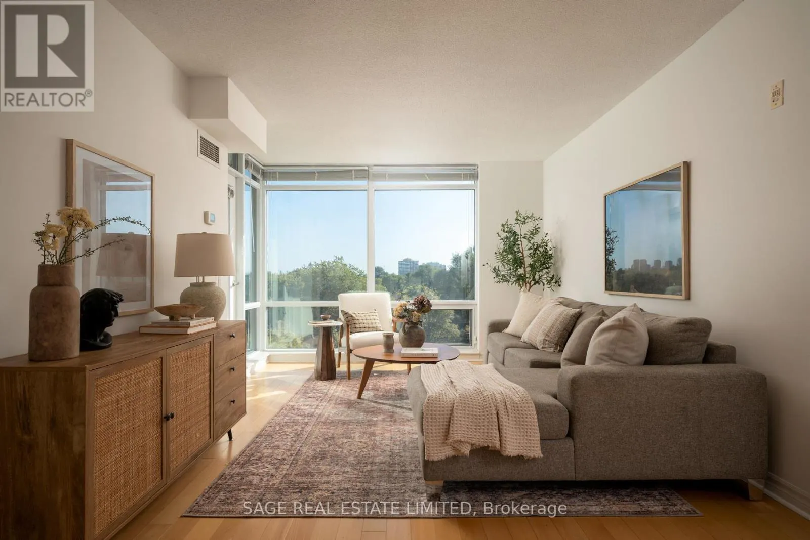 606 - 3830 BATHURST STREET