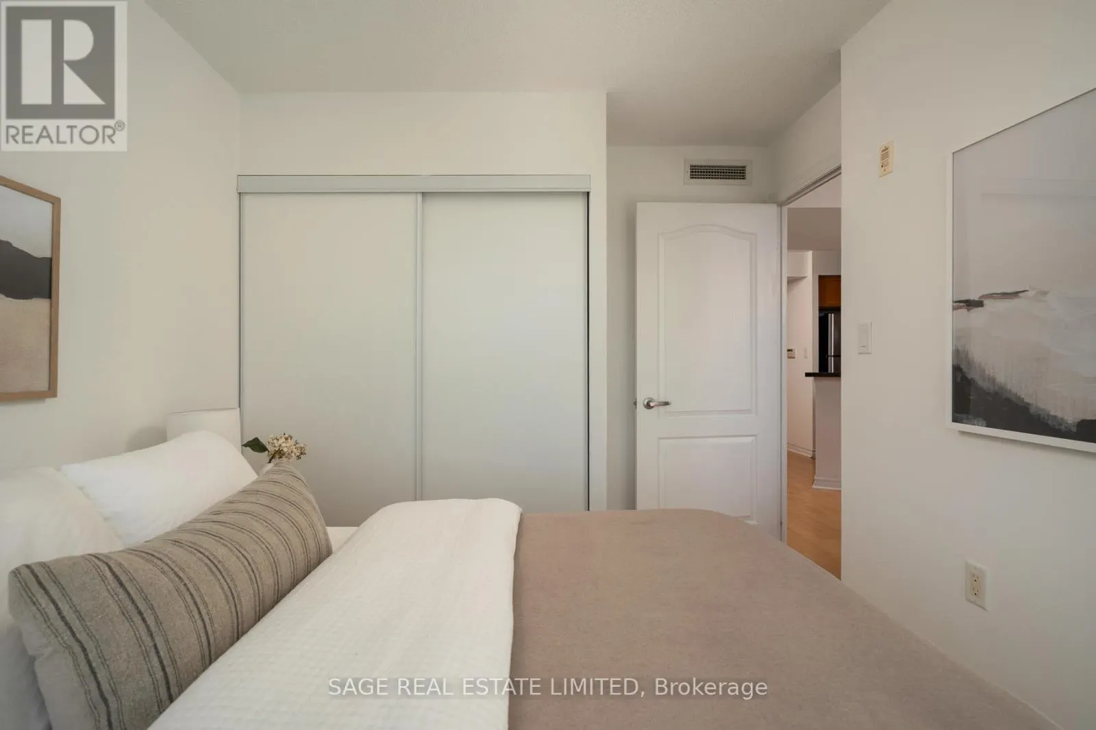 606 - 3830 BATHURST STREET