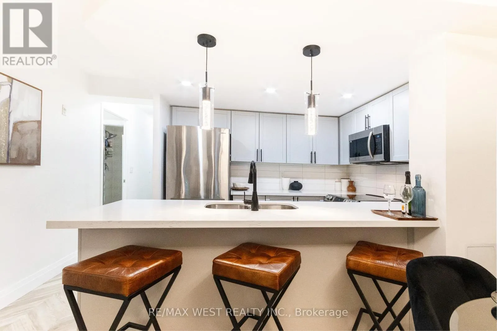 302 - 330 ADELAIDE STREET E