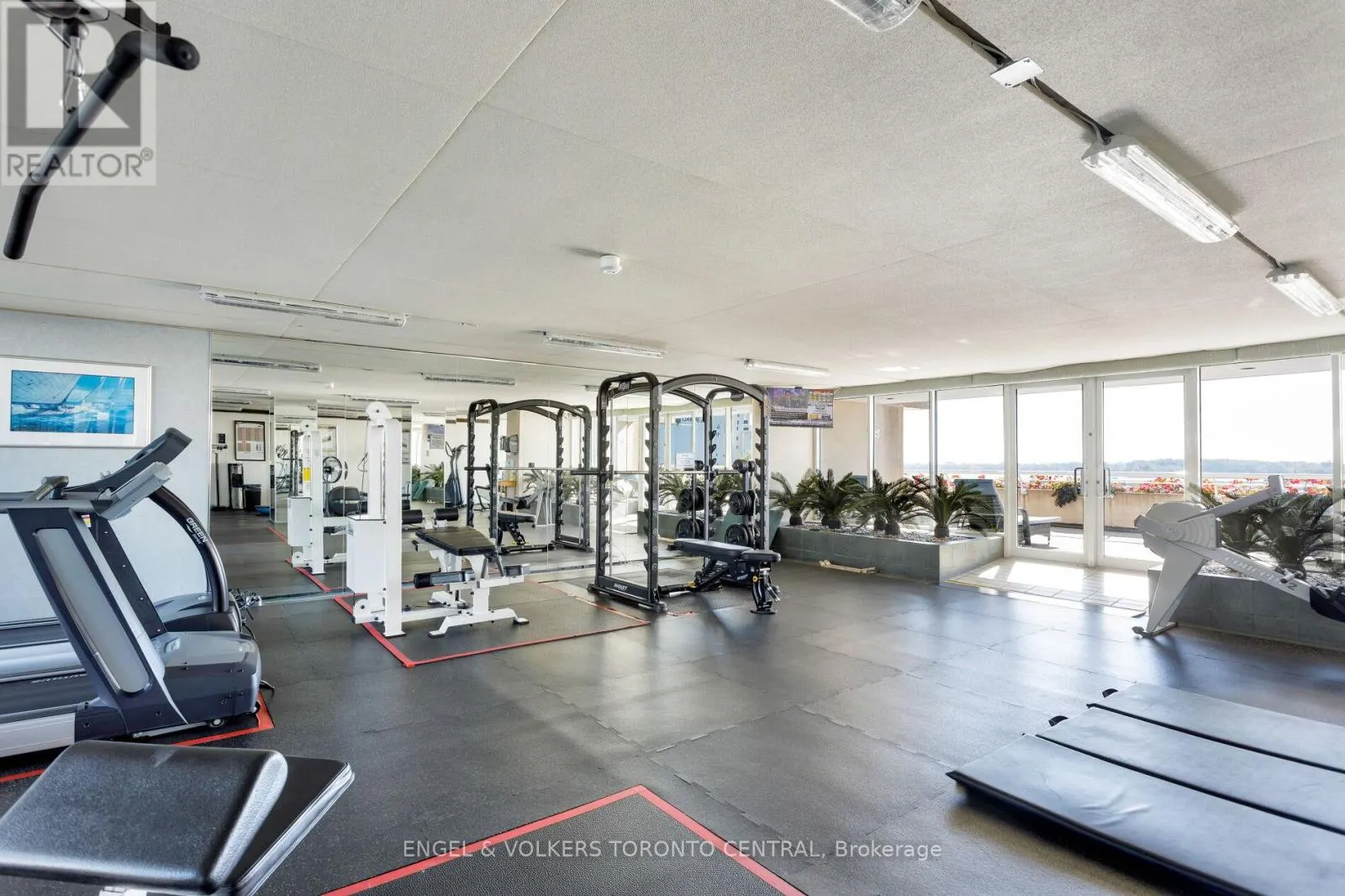 803E - 460 QUEENS QUAY WAY W