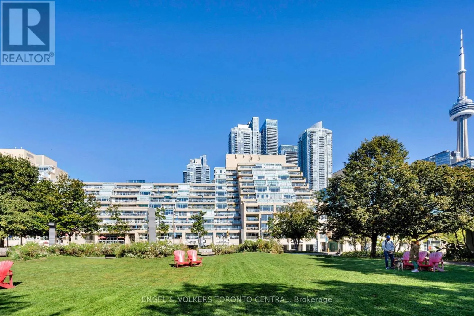 803E - 460 QUEENS QUAY WAY W
