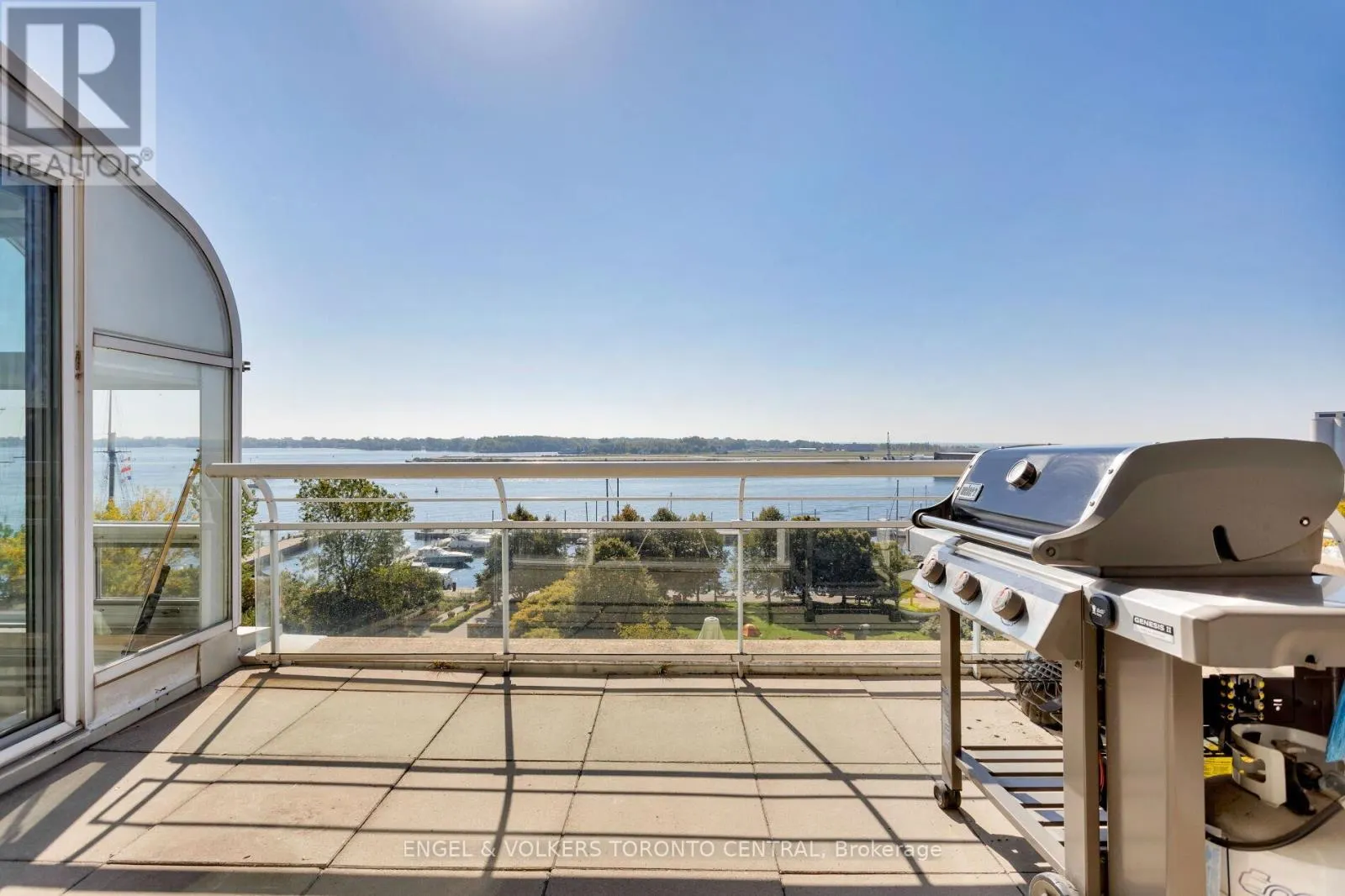 803E - 460 QUEENS QUAY WAY W