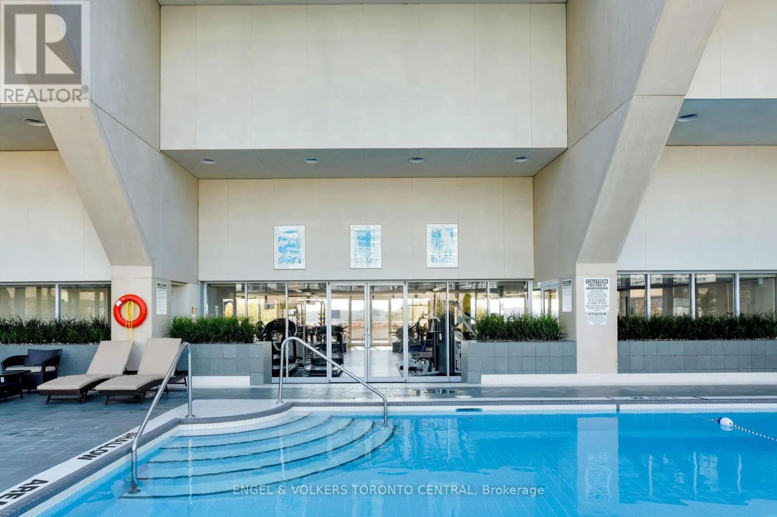 803E - 460 QUEENS QUAY WAY W