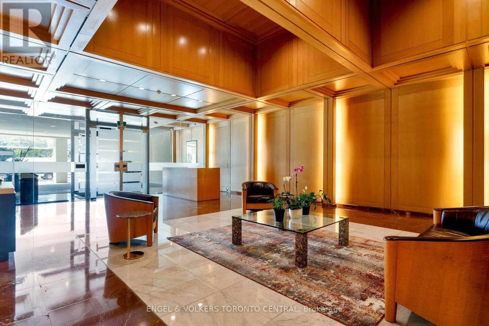 803E - 460 QUEENS QUAY WAY W