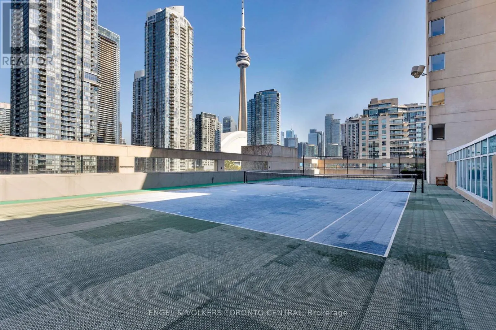 803E - 460 QUEENS QUAY WAY W