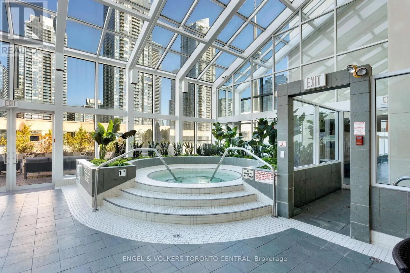 803E - 460 QUEENS QUAY WAY W