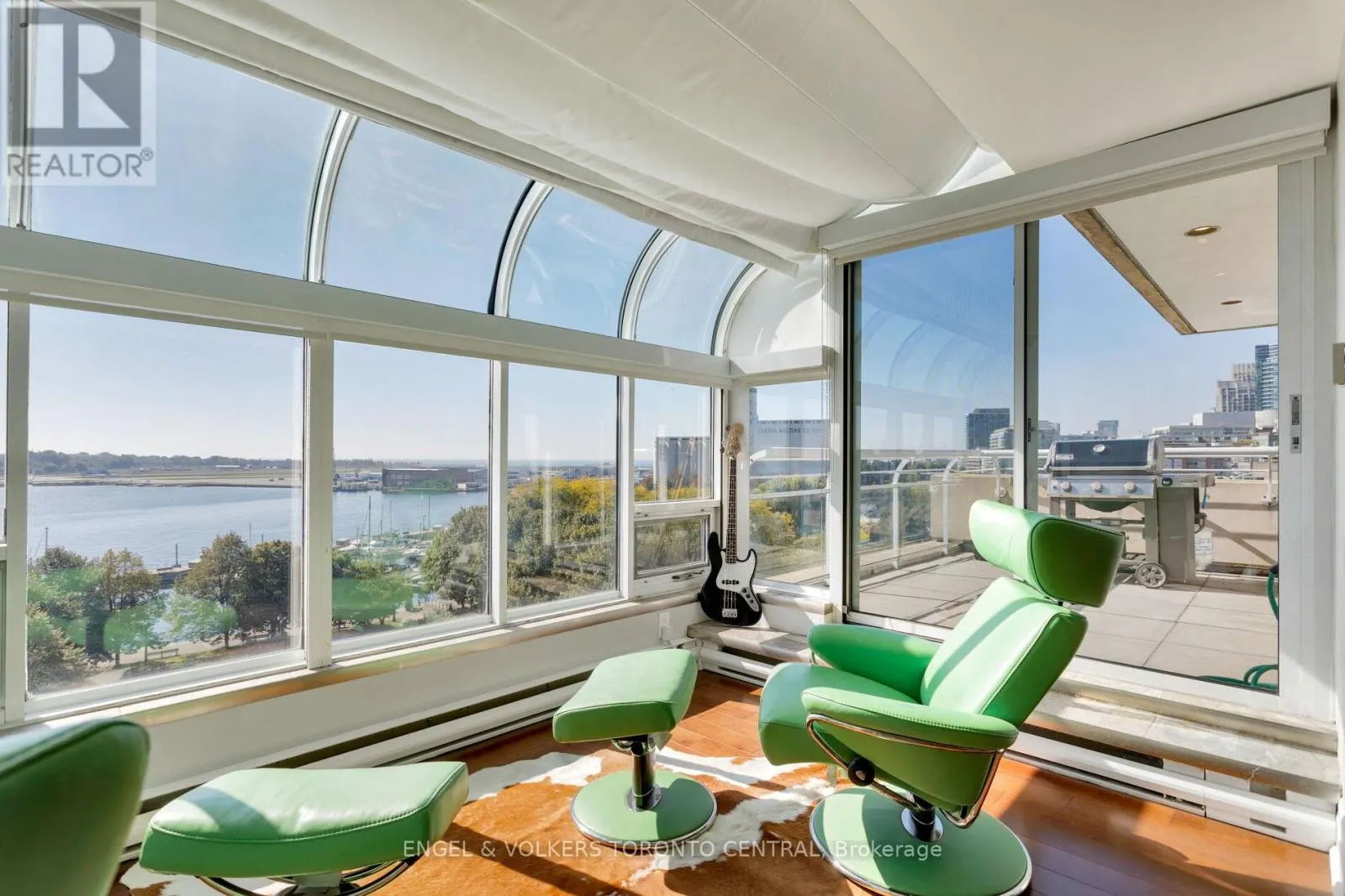 803E - 460 QUEENS QUAY WAY W