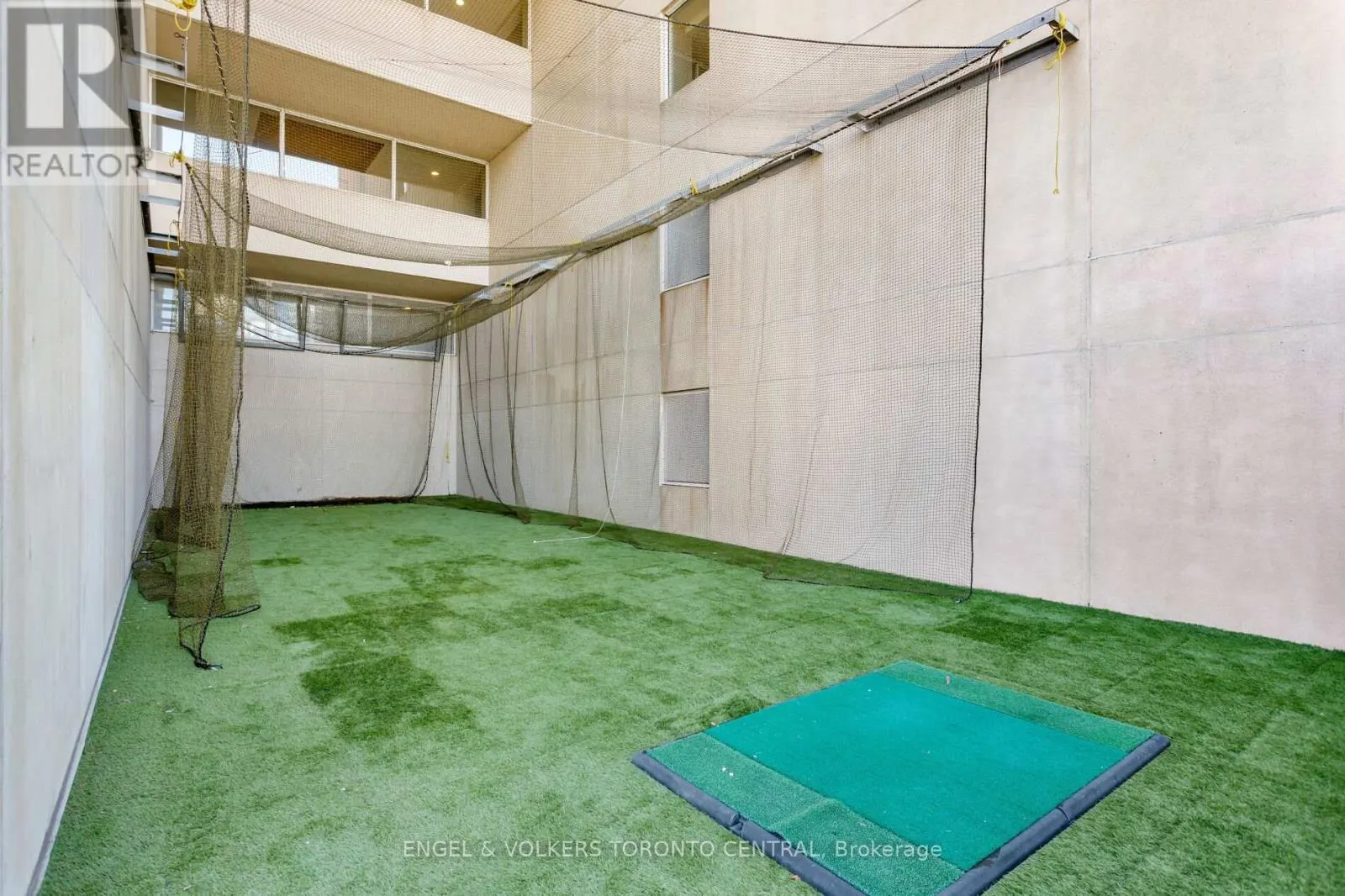 803E - 460 QUEENS QUAY WAY W