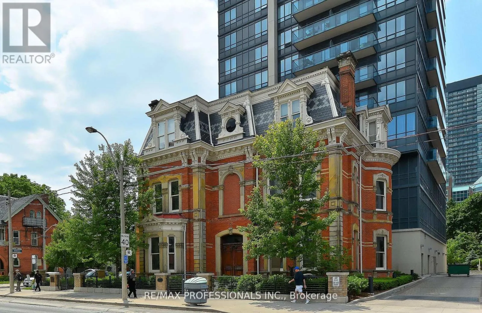 1601 - 28 LINDEN STREET