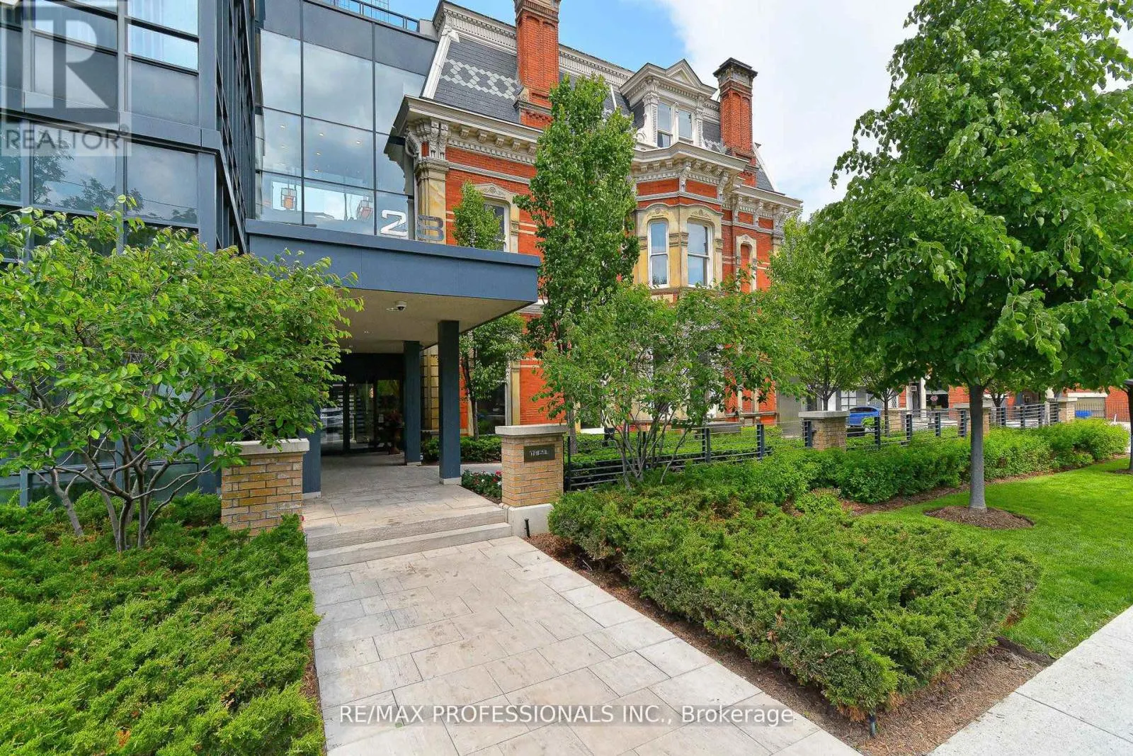 1601 - 28 LINDEN STREET