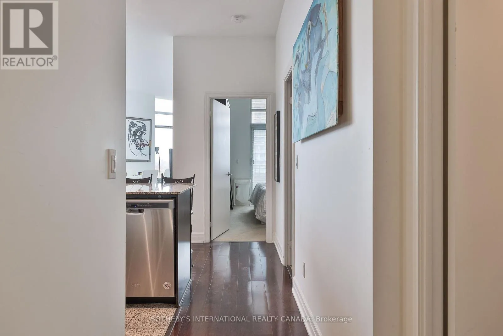 PH 201 - 8 SCOLLARD STREET