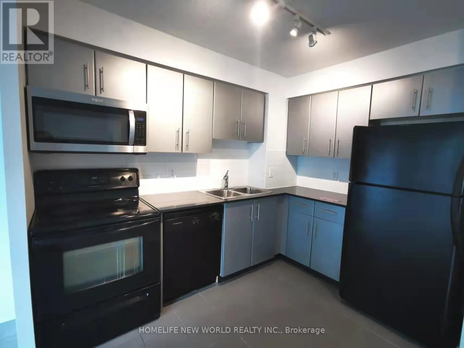 1709 - 12 YONGE STREET