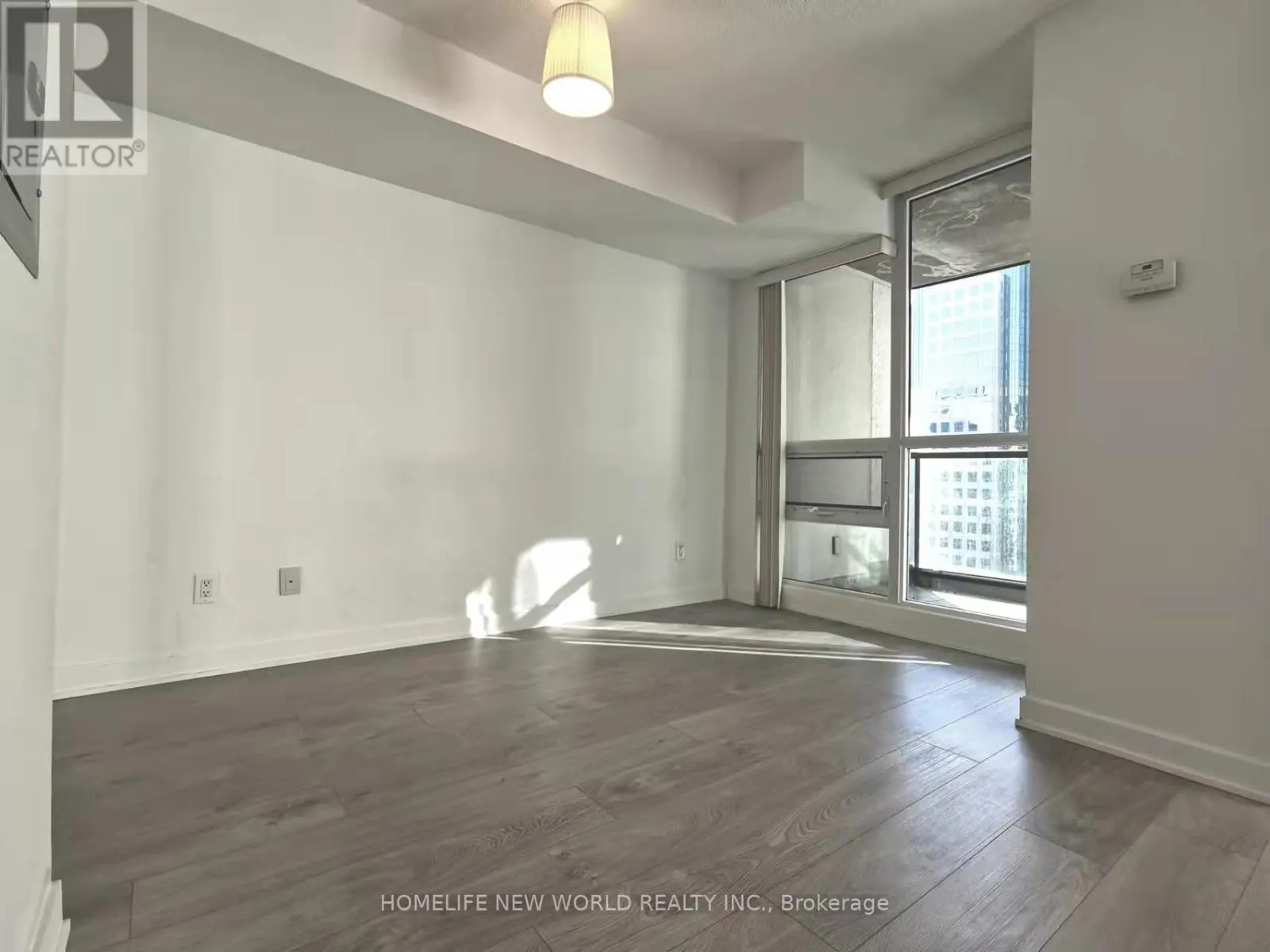 1709 - 12 YONGE STREET