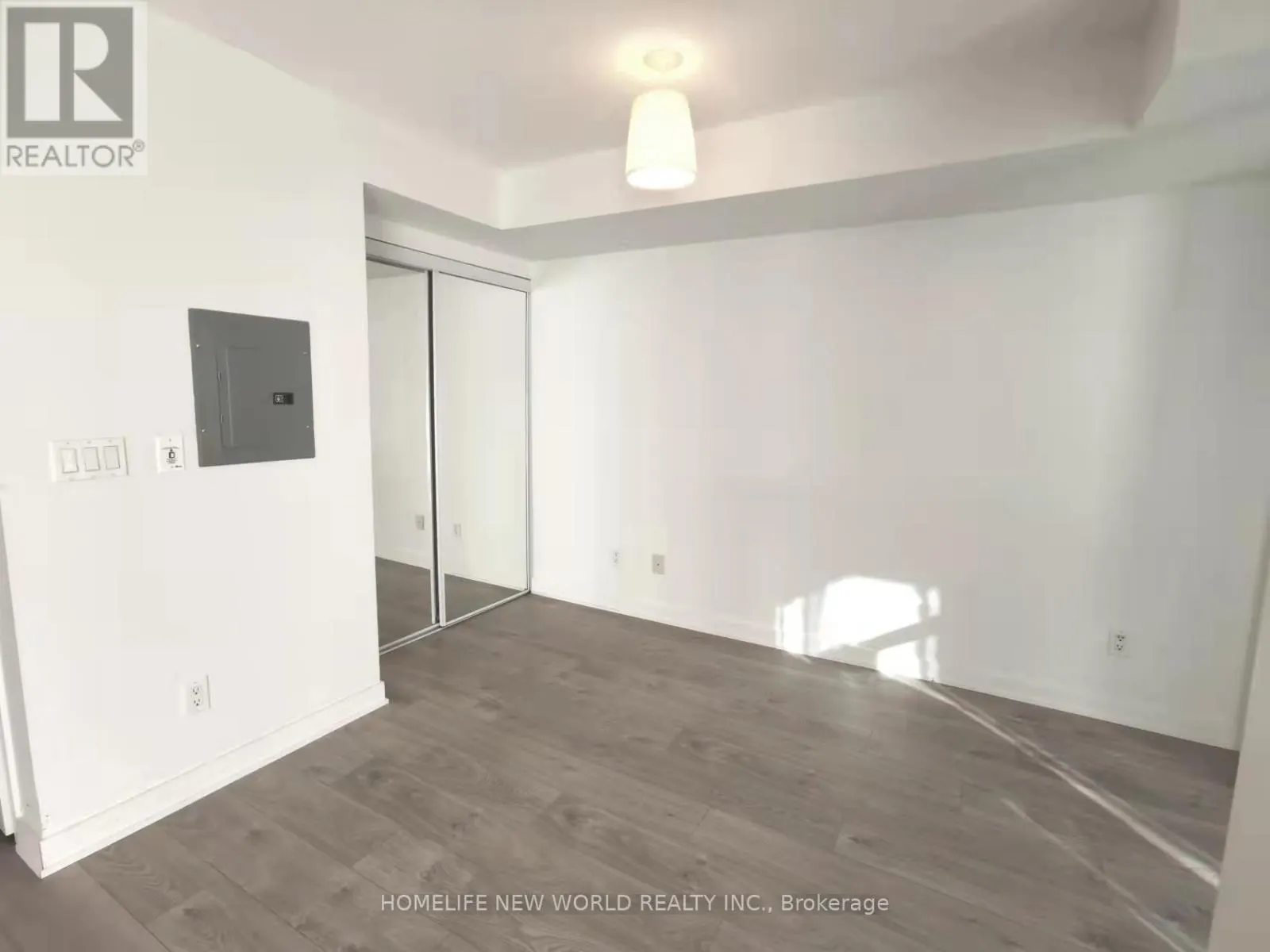 1709 - 12 YONGE STREET