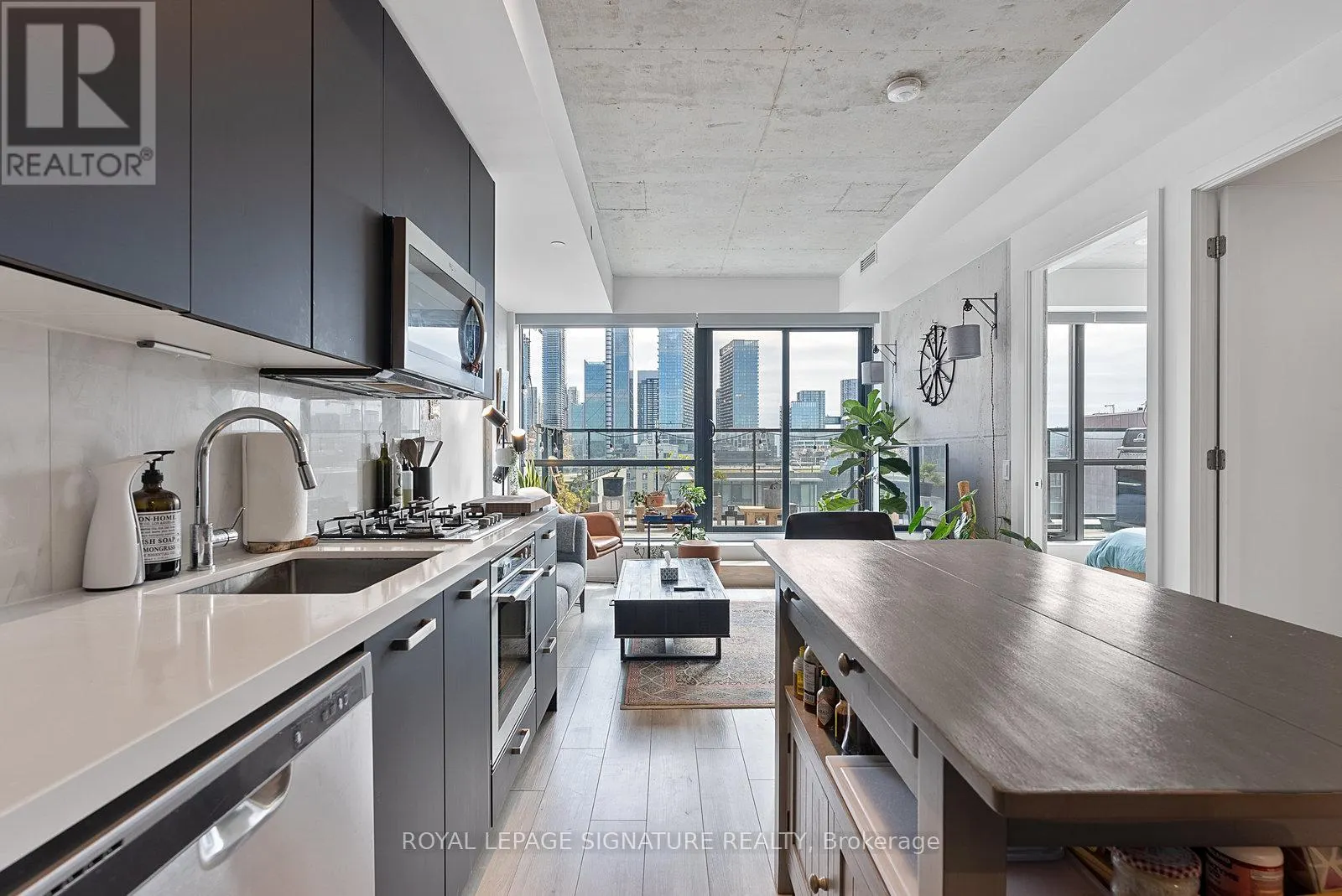 1203 - 458 RICHMOND STREET W