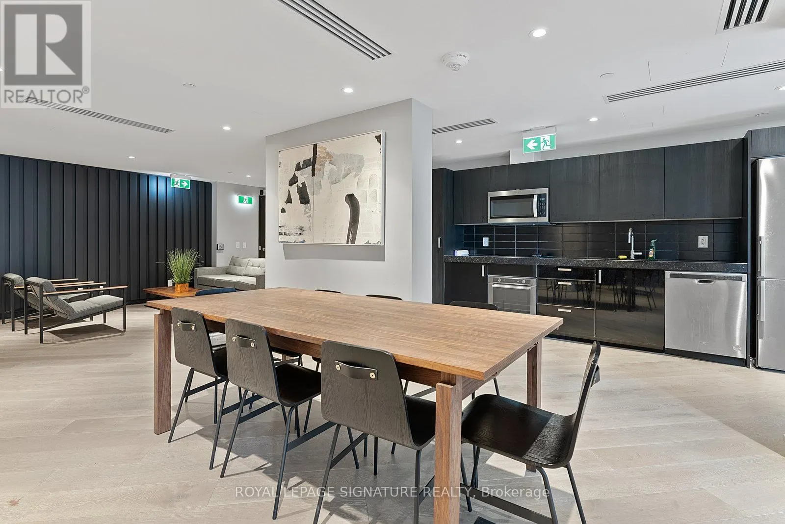1203 - 458 RICHMOND STREET W
