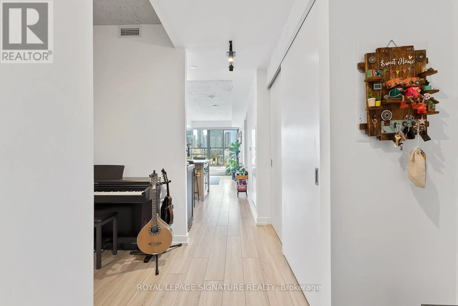 1203 - 458 RICHMOND STREET W