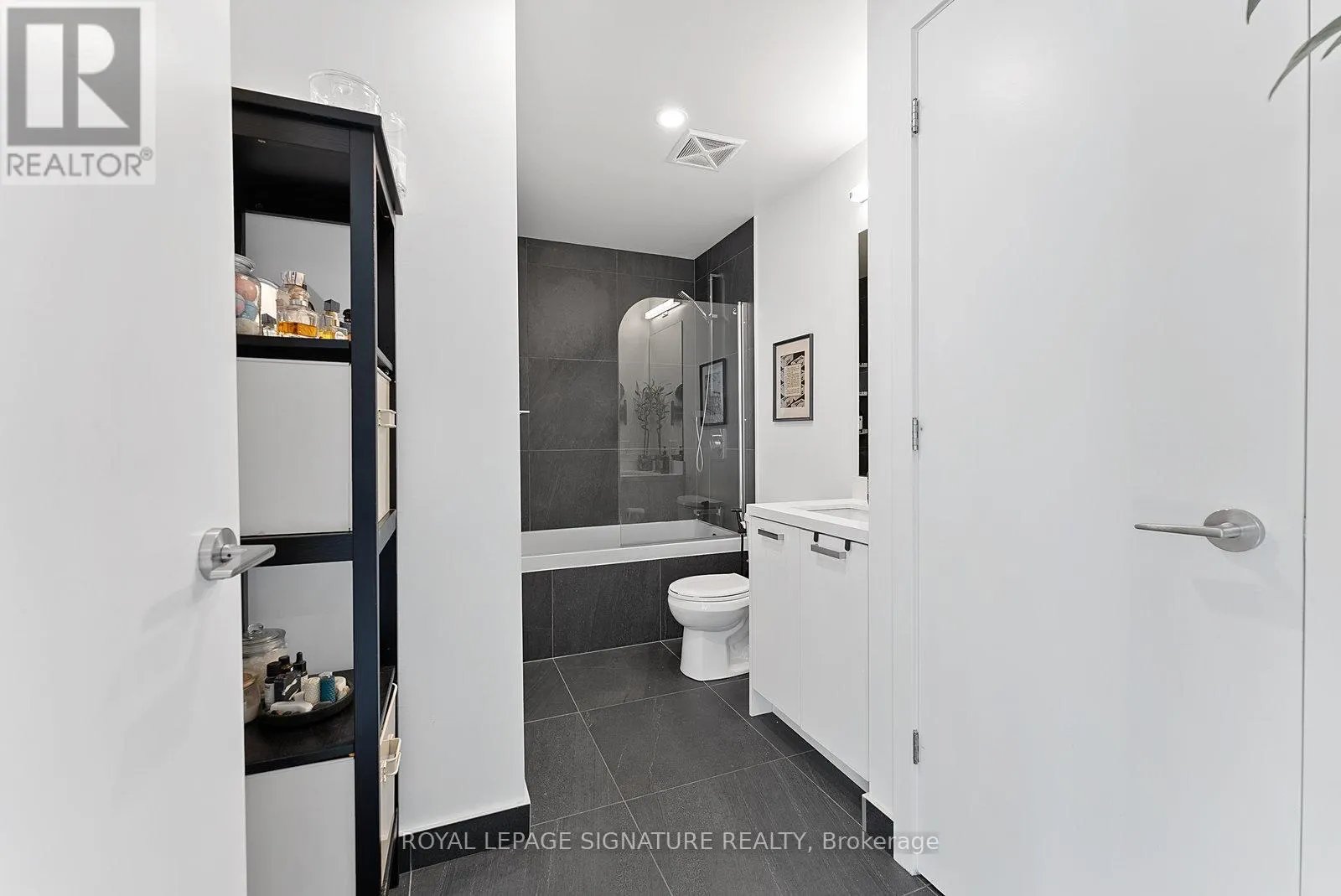 1203 - 458 RICHMOND STREET W