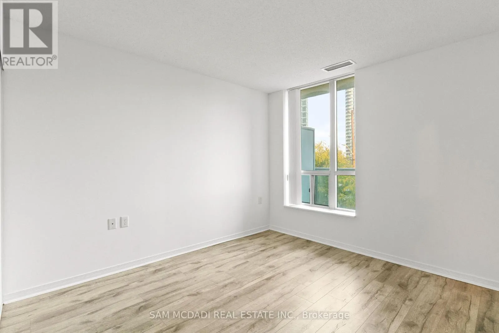 206 - 20 OLIVE AVENUE