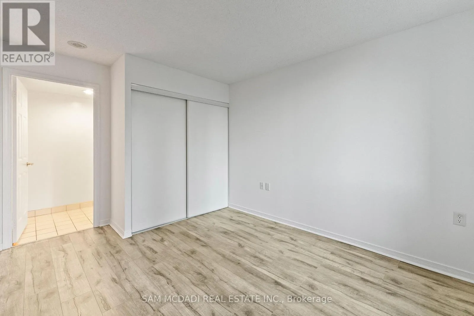 206 - 20 OLIVE AVENUE