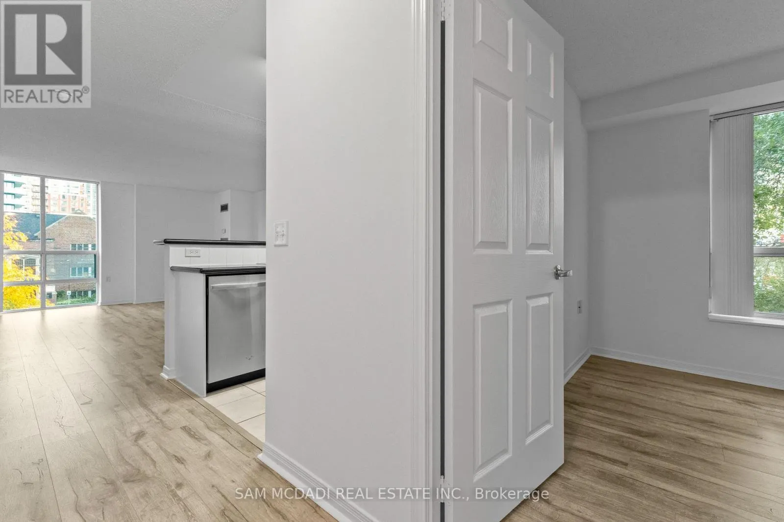 206 - 20 OLIVE AVENUE