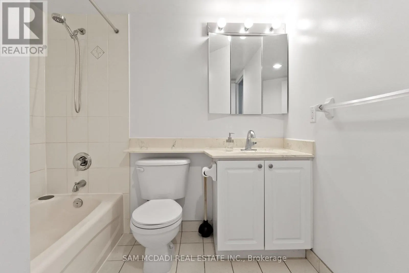 206 - 20 OLIVE AVENUE