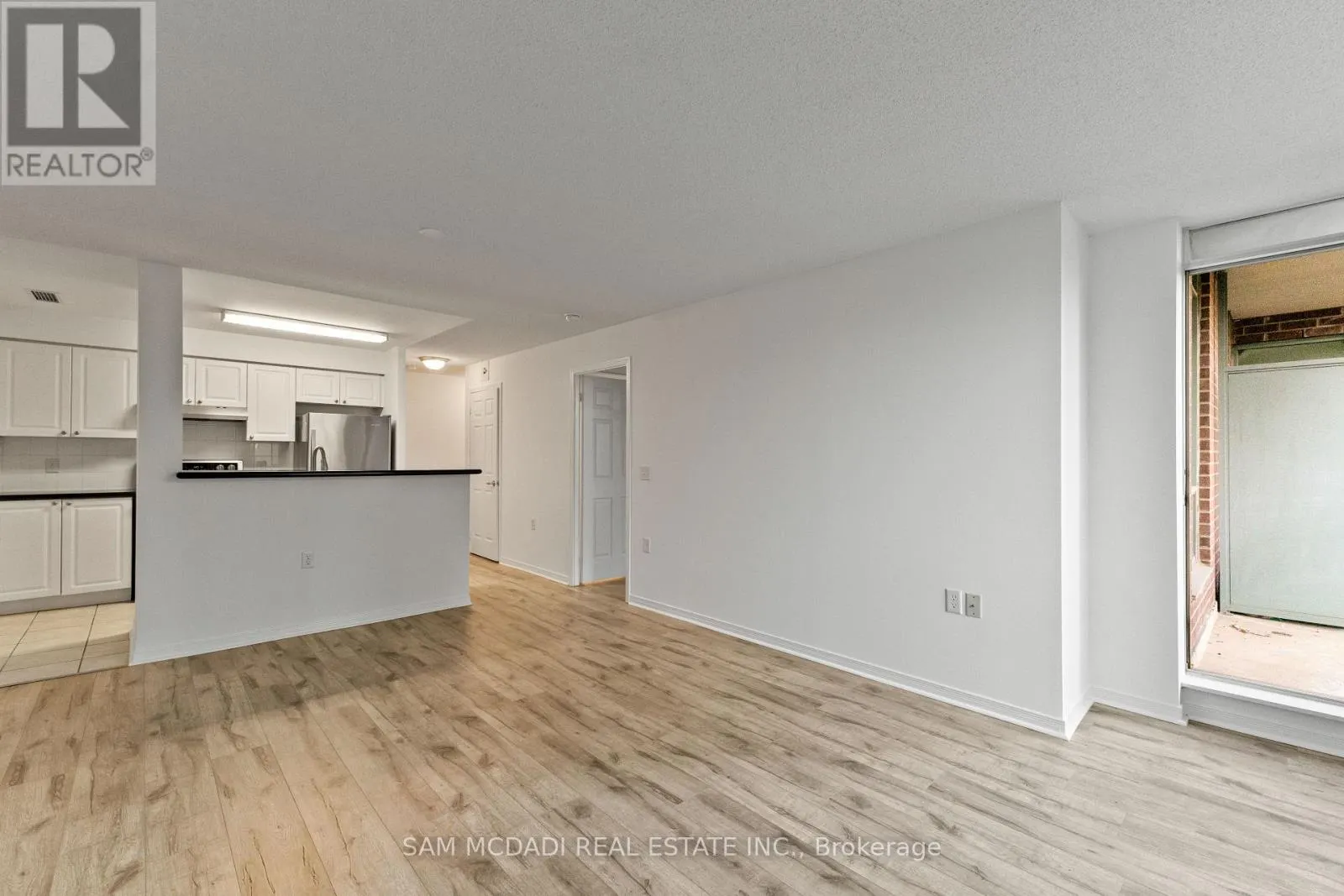 206 - 20 OLIVE AVENUE