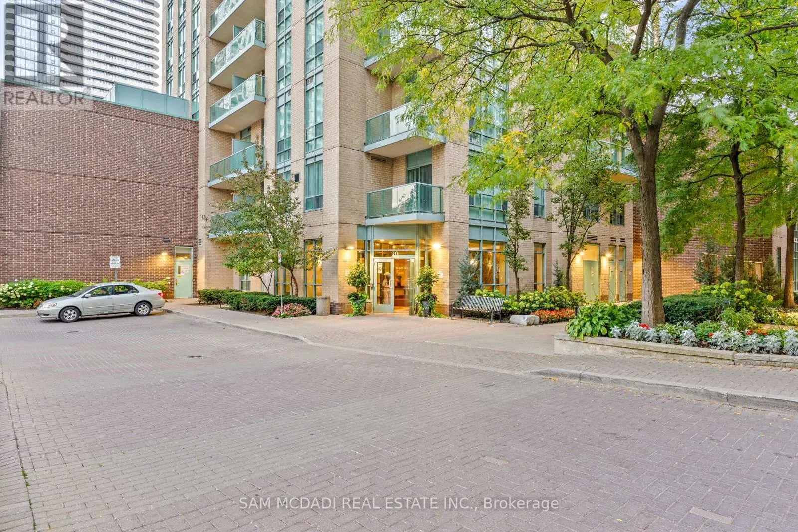 206 - 20 OLIVE AVENUE