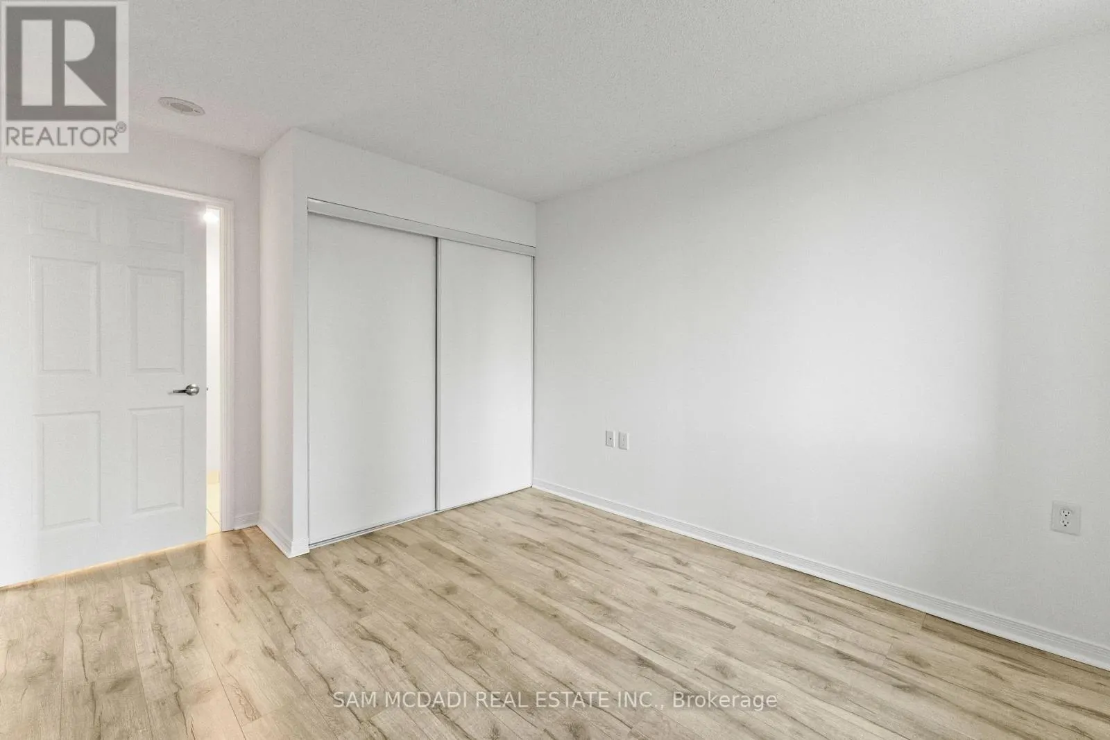 206 - 20 OLIVE AVENUE