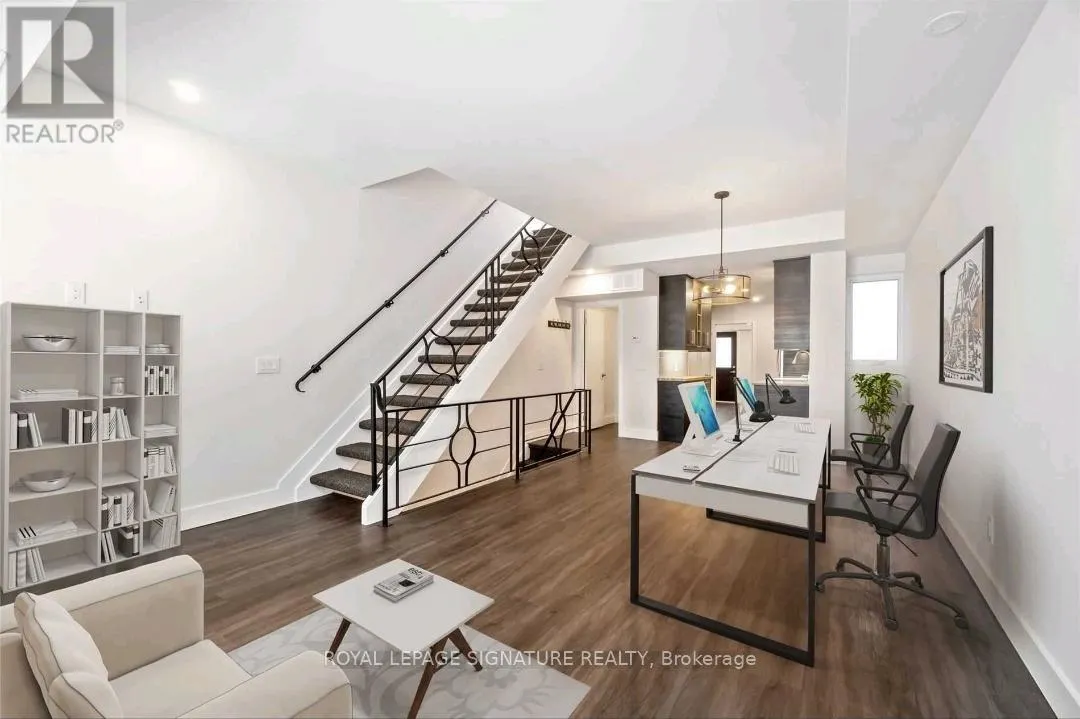 UPPER - 532 RICHMOND STREET W
