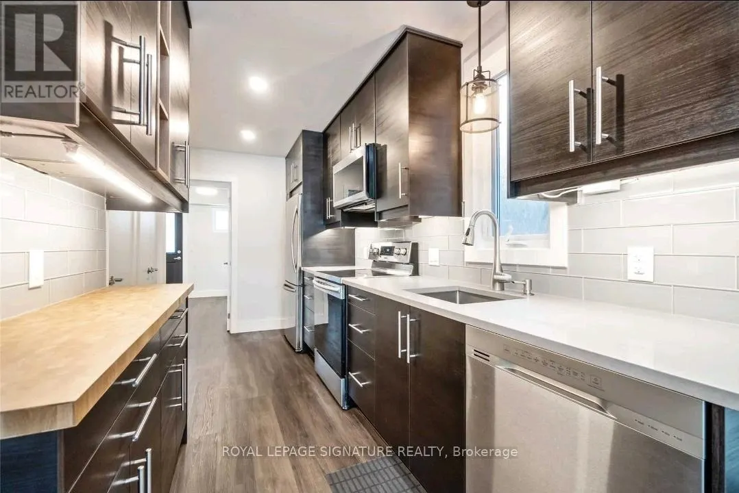 UPPER - 532 RICHMOND STREET W
