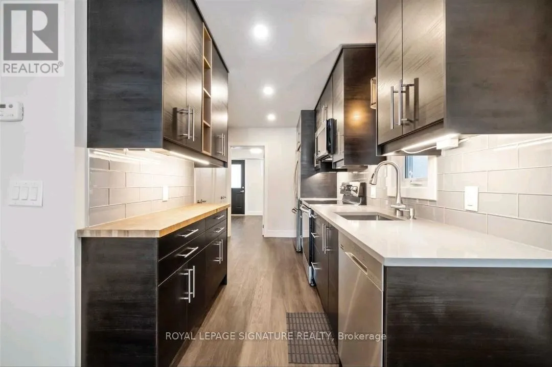 UPPER - 532 RICHMOND STREET W
