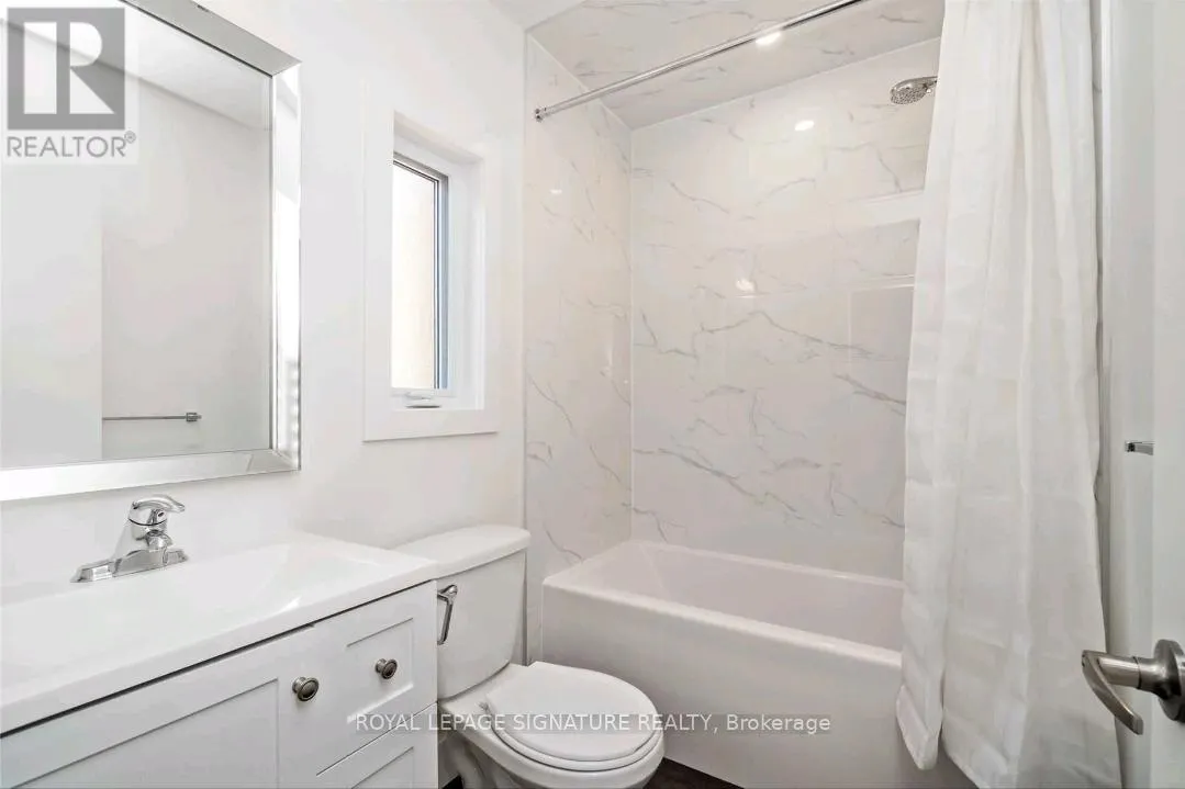 UPPER - 532 RICHMOND STREET W